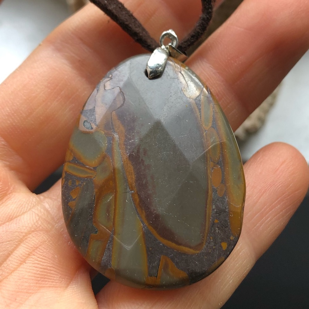 Natural precious gemstone pendant on leather